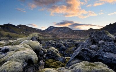 Recharge in the land of fairies, geysers and volcanoes